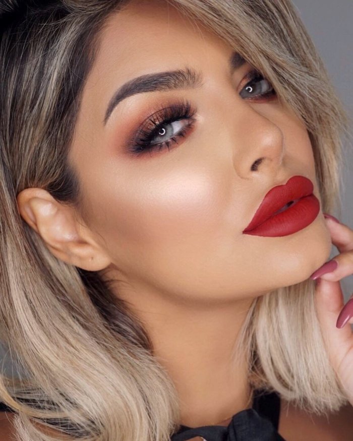 Макияж c красной помадой