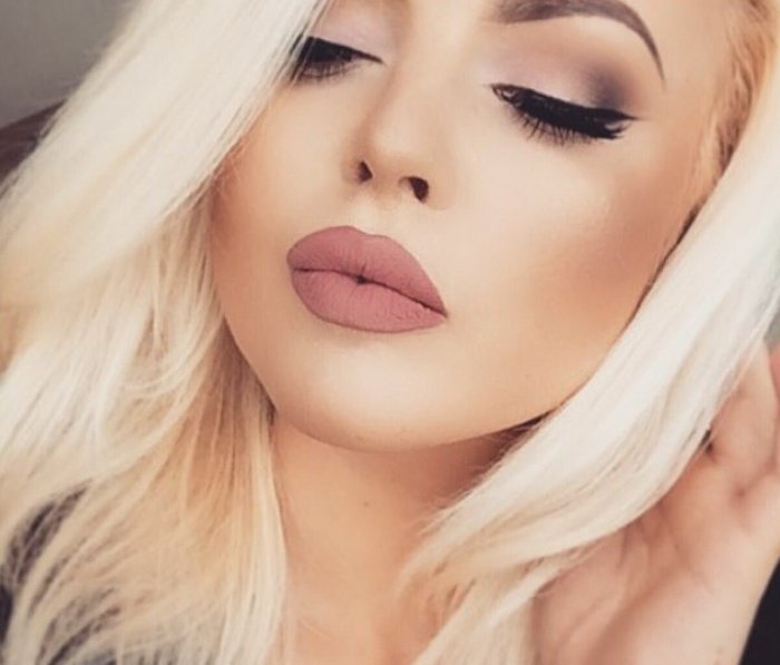 Матовые помады для блондинок