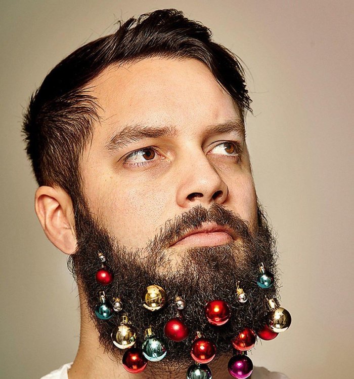 Новогодние разноцветные мужские бороды