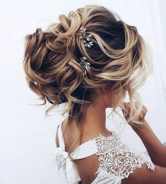 Прически на выпускной