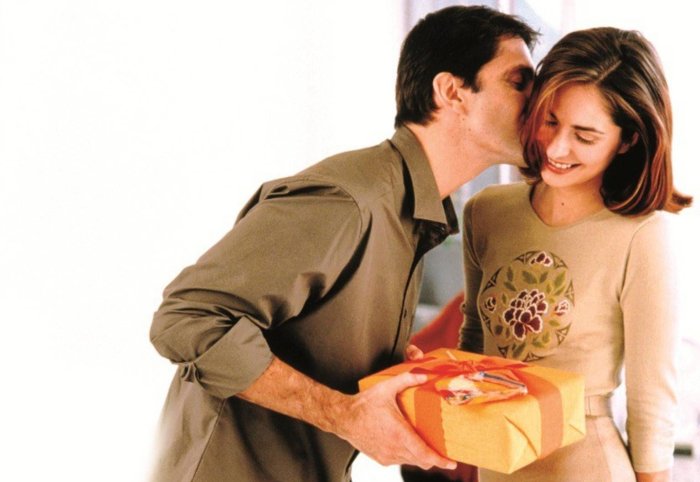 Подарок для влюбленных девушке