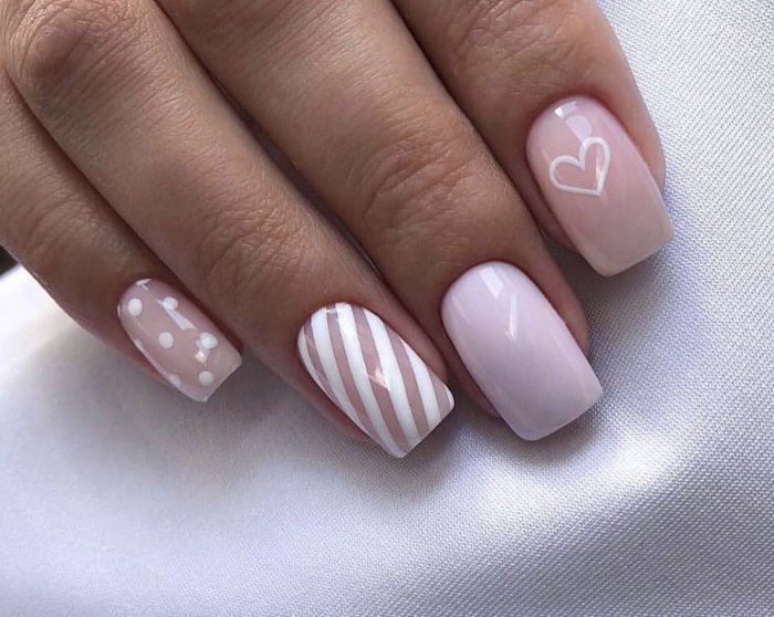 Нежный маникюр с сердечком