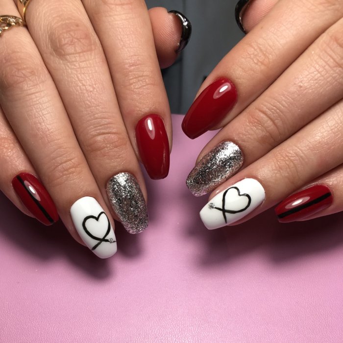 Маникюр с сердечками