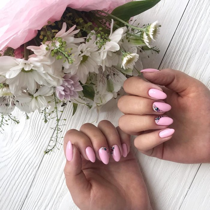 Ногти розовые на выпускной