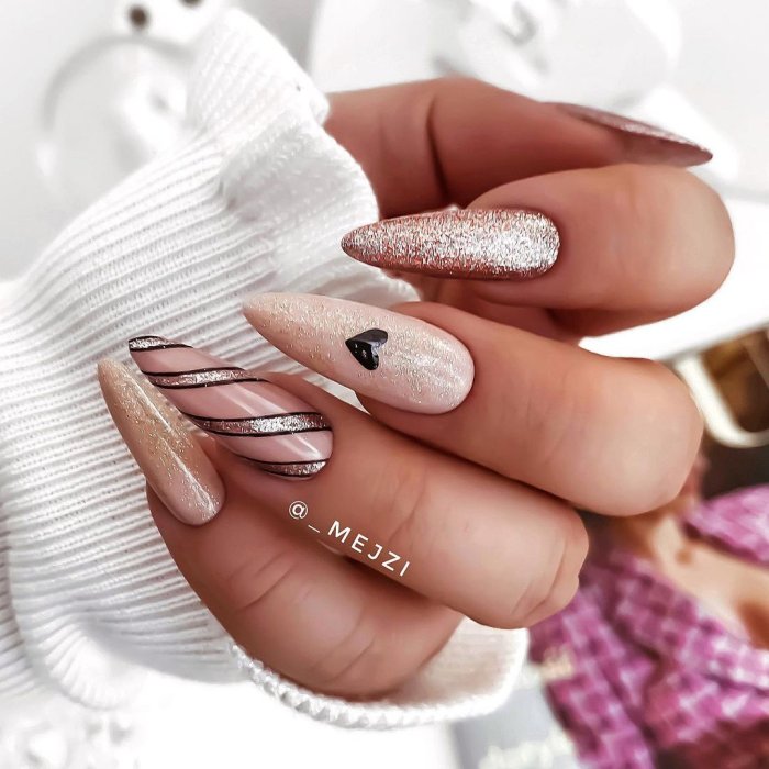 Длинные ногти с цветами