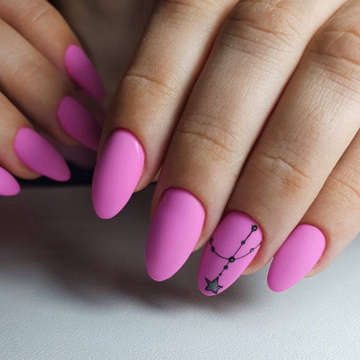 Френч с паутинкой на ногтях