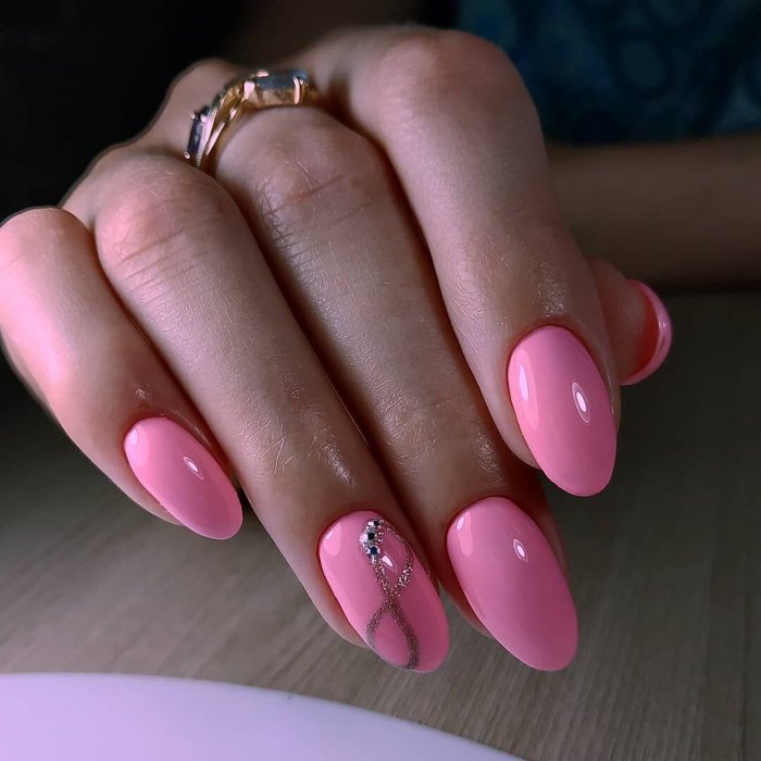 Дизайн ногтей 2021 новинки нежные миндаль