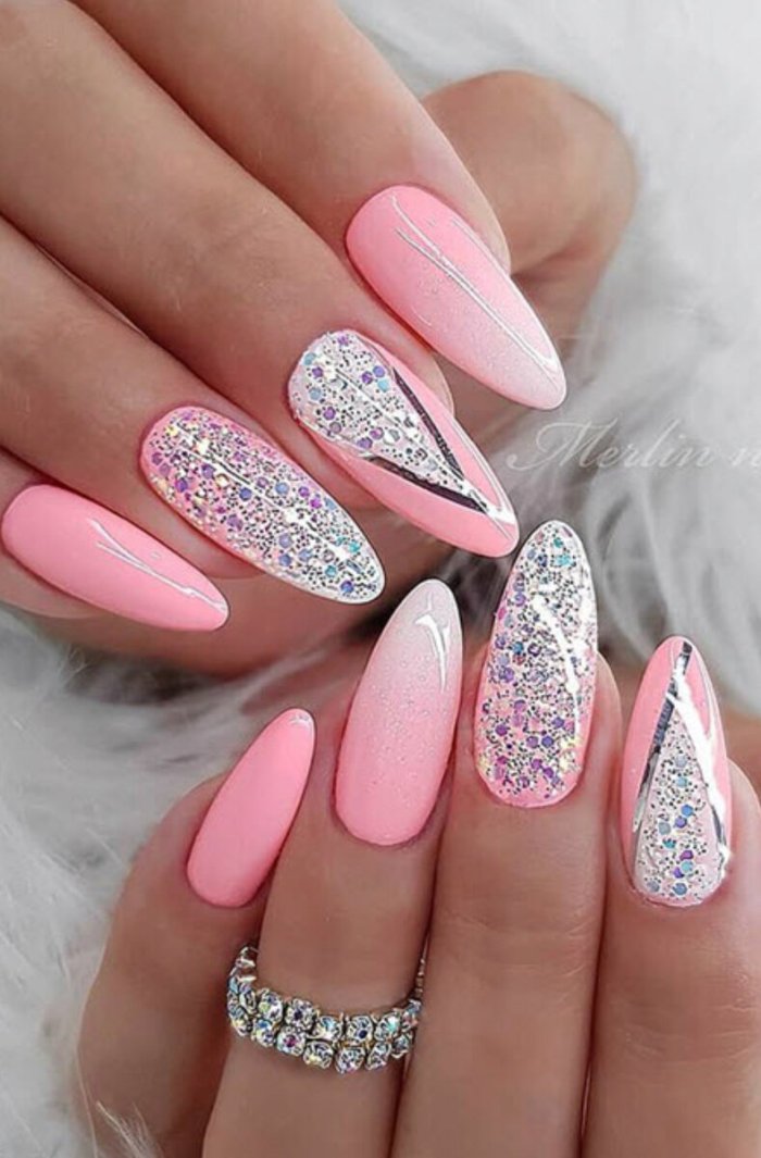 Розовый фиолетовый миндальной маникюр