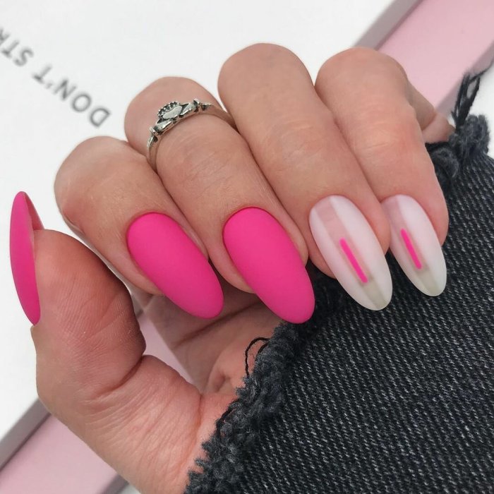 Яркий маникюр на миндальную форму