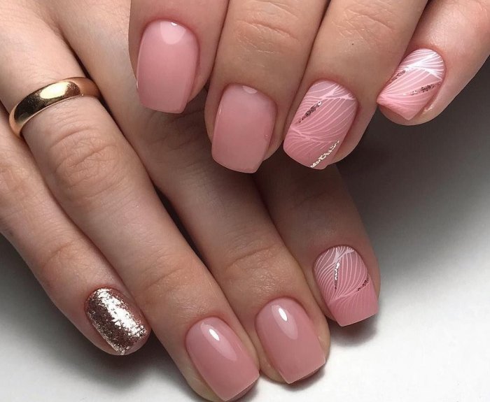 Нежный маникюр на короткие