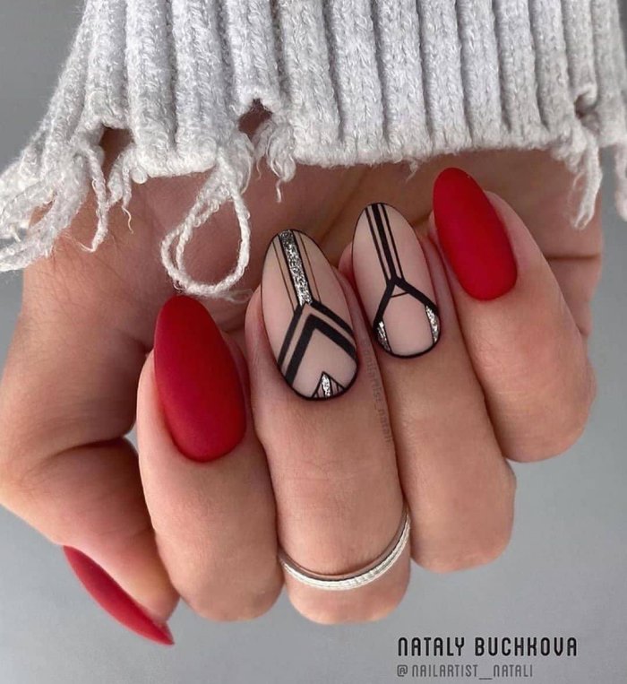 Ногти красные со смайликами