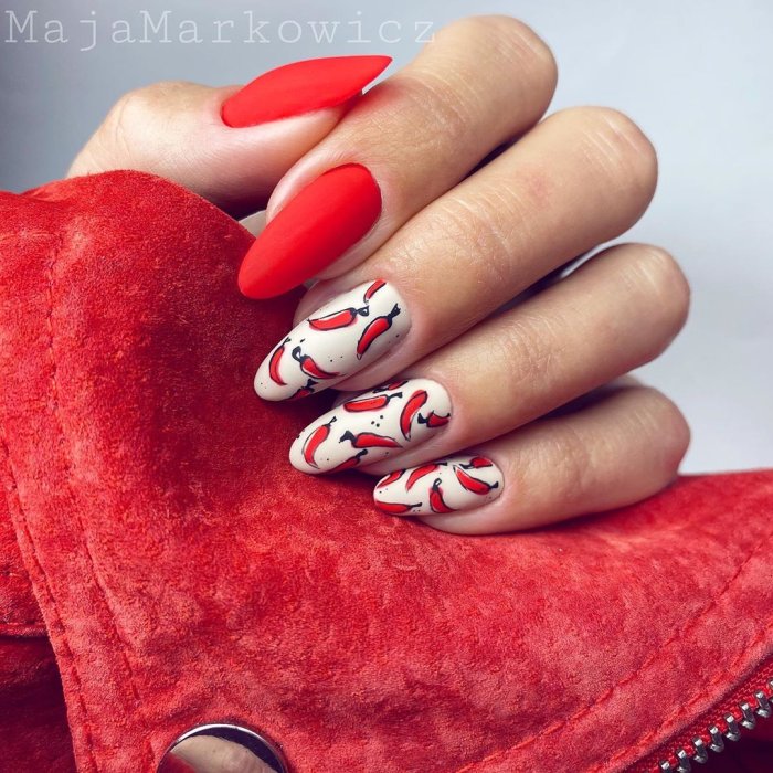 Градиентный маникюр красный