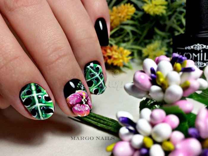 Маникюр с цветами