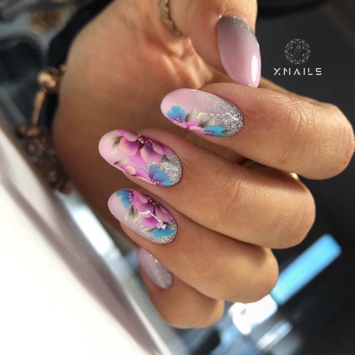 Флористика на ногтях