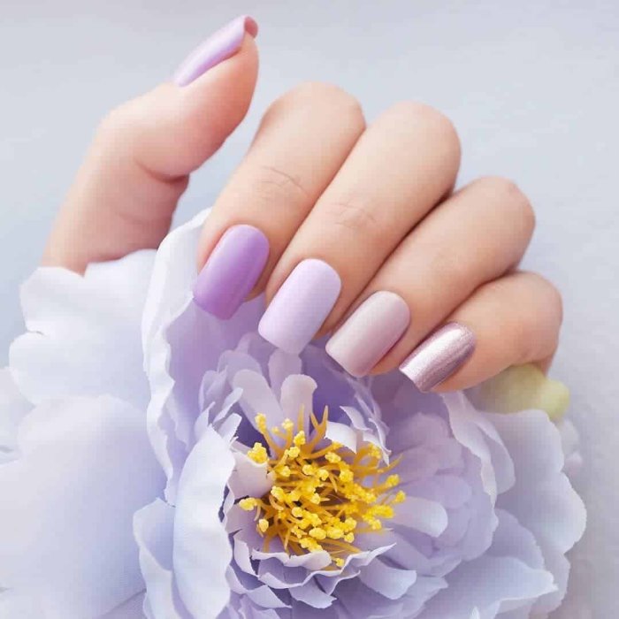 Красивый мятный маникюр