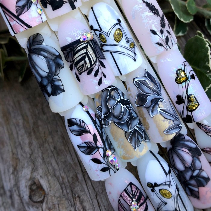 Маникюр из живых цветов