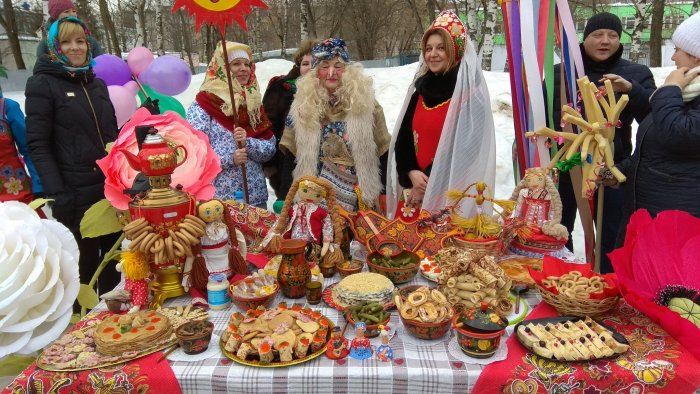 Праздничный стол на Масленицу