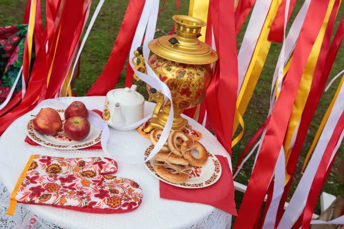 Праздничный стол на Масленицу