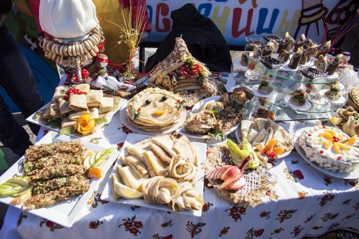 Масло на столе