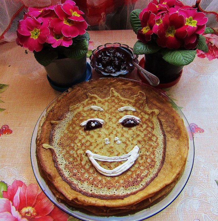 Праздничный стол на Масленицу