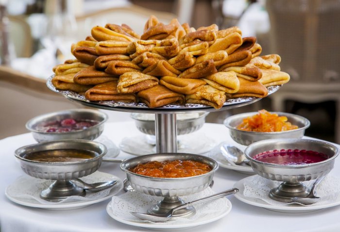 Масло на столе