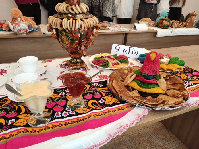 Праздничный стол на Масленицу