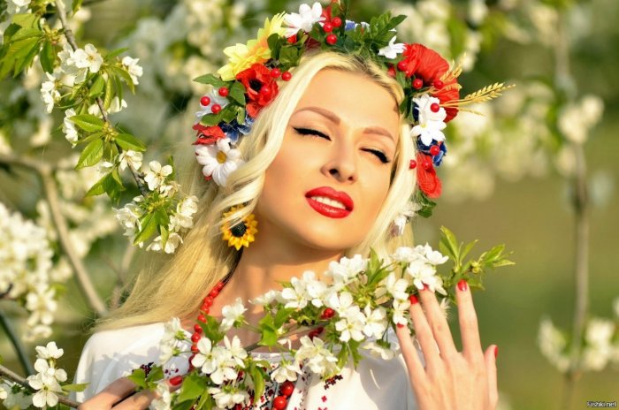 Русская девушка в венке