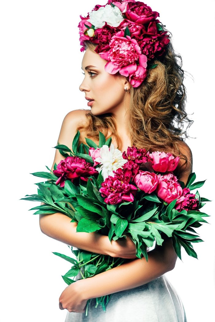 Девушка с цветами