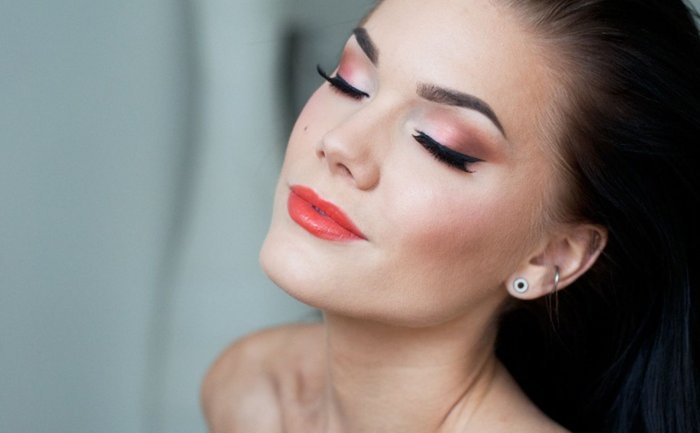 Золотистый макияж для карих глаз