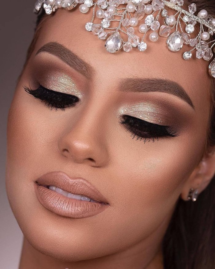 Яркий макияж