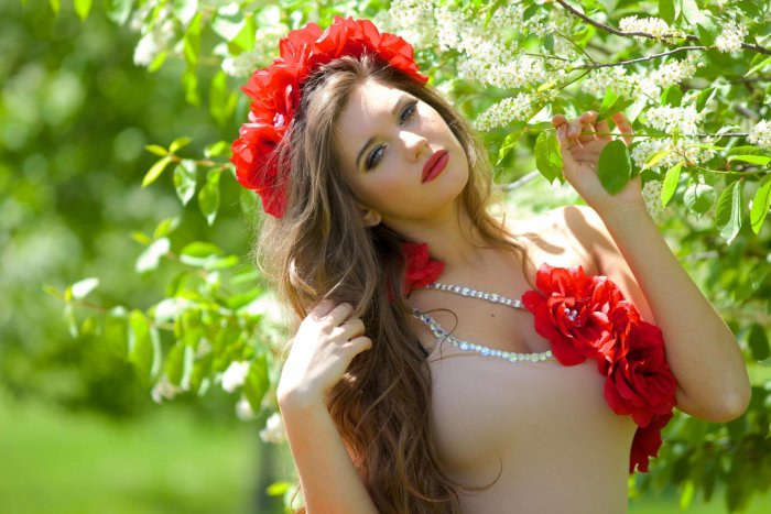 Красавица в цветах