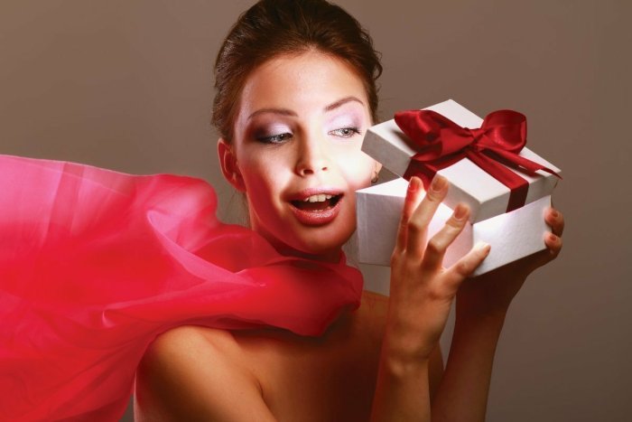 Дарим подарки