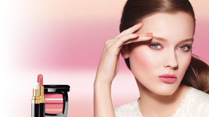 Девушка с кремом