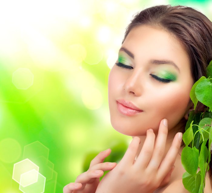 Девушка с красивым макияжем