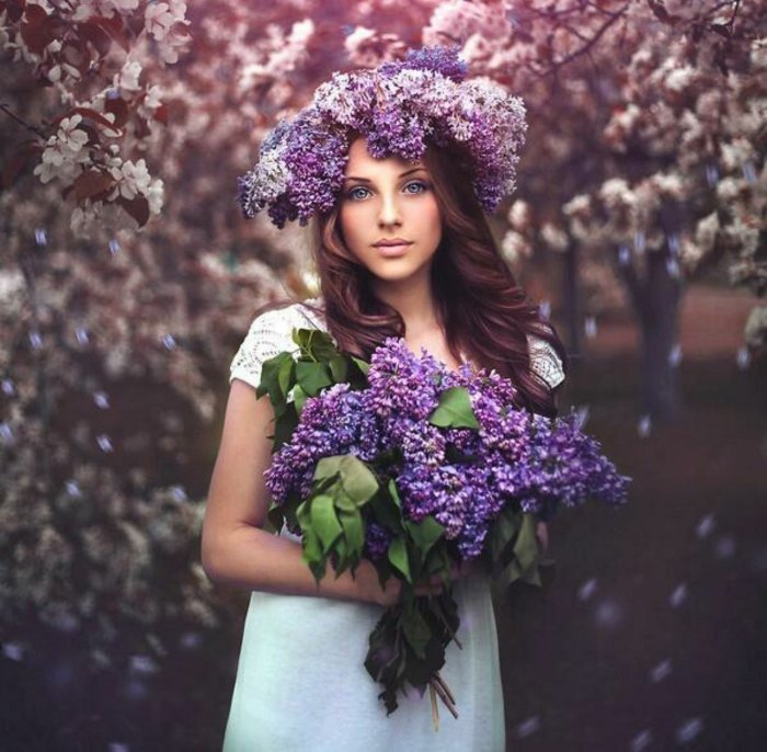 Девушка с сиренью