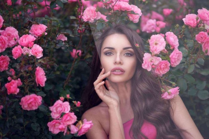 Портрет на фоне цветов