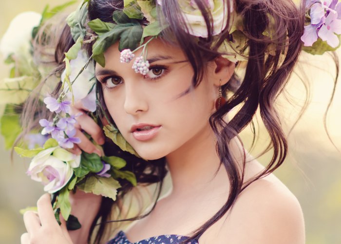 Фотосессия с цветами в волосах