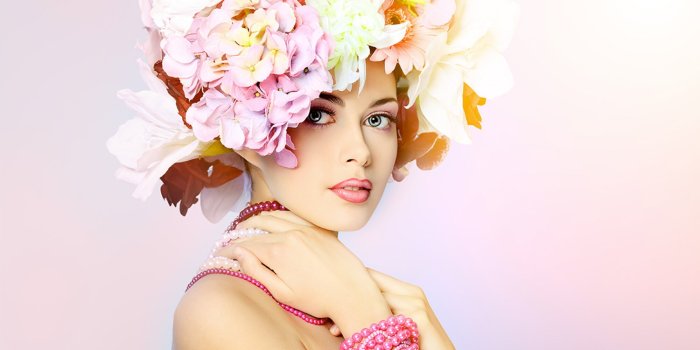 Девушка с цветком косметология