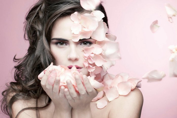 Девушка в цветах косметология