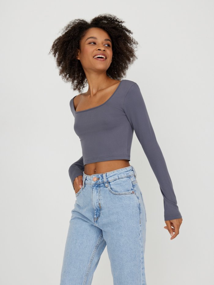 Белая юбка карандаш и кроп топ