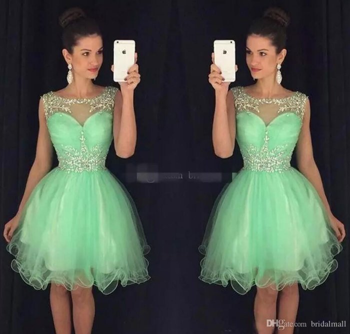 Платья на выпускной короткие