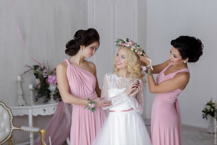 Розовое платье подружки невесты
