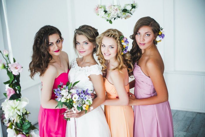 Изумрудное платье на свадьбу подруги невесты