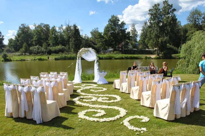 Выездная свадьба на природе