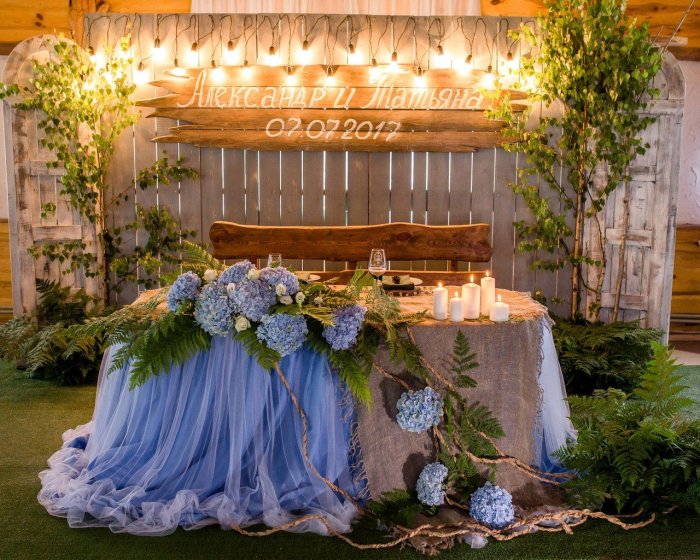 Стол молодоженов в стиле рустик
