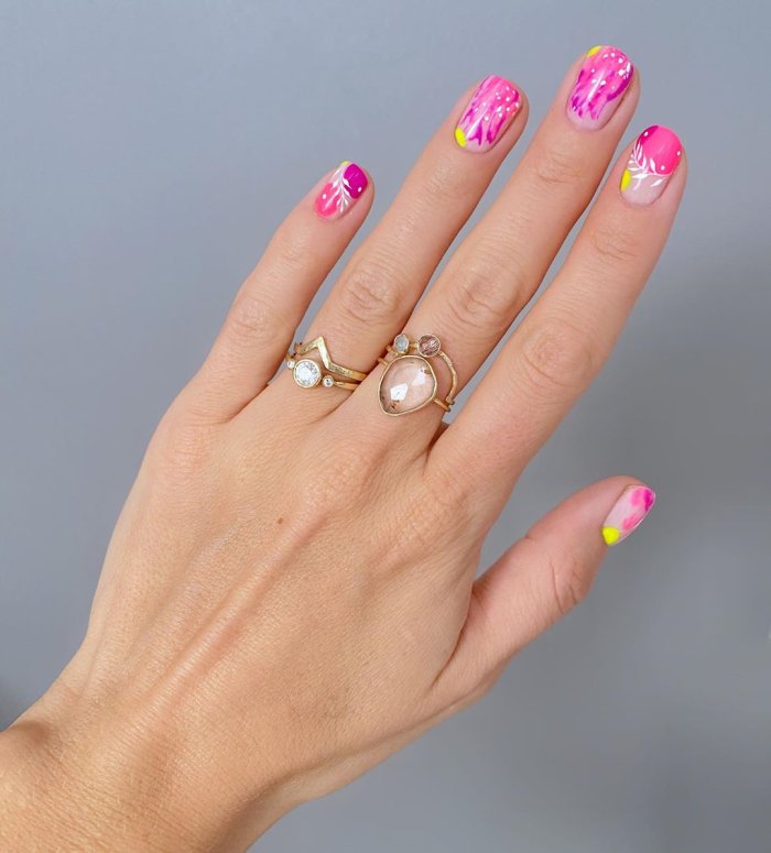 Ногти короткие