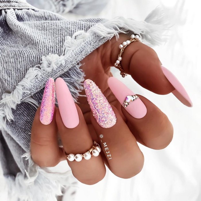 Стильные розовые ногти