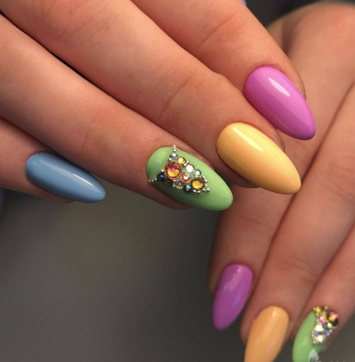 Модный маникюр на лето 2022г