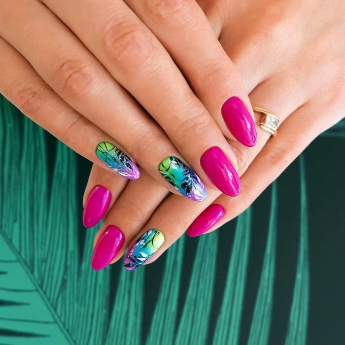 Яркий маникюр на длинные