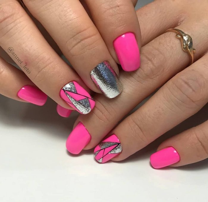 Ярко-розовый маникюр